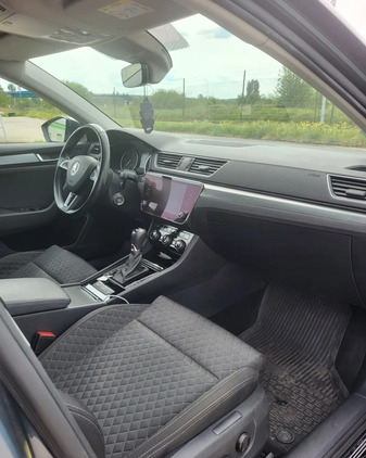 Skoda Superb cena 92000 przebieg: 168000, rok produkcji 2018 z Toruń małe 37
